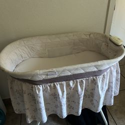 BABY BASSINET WITH 3 Sheets