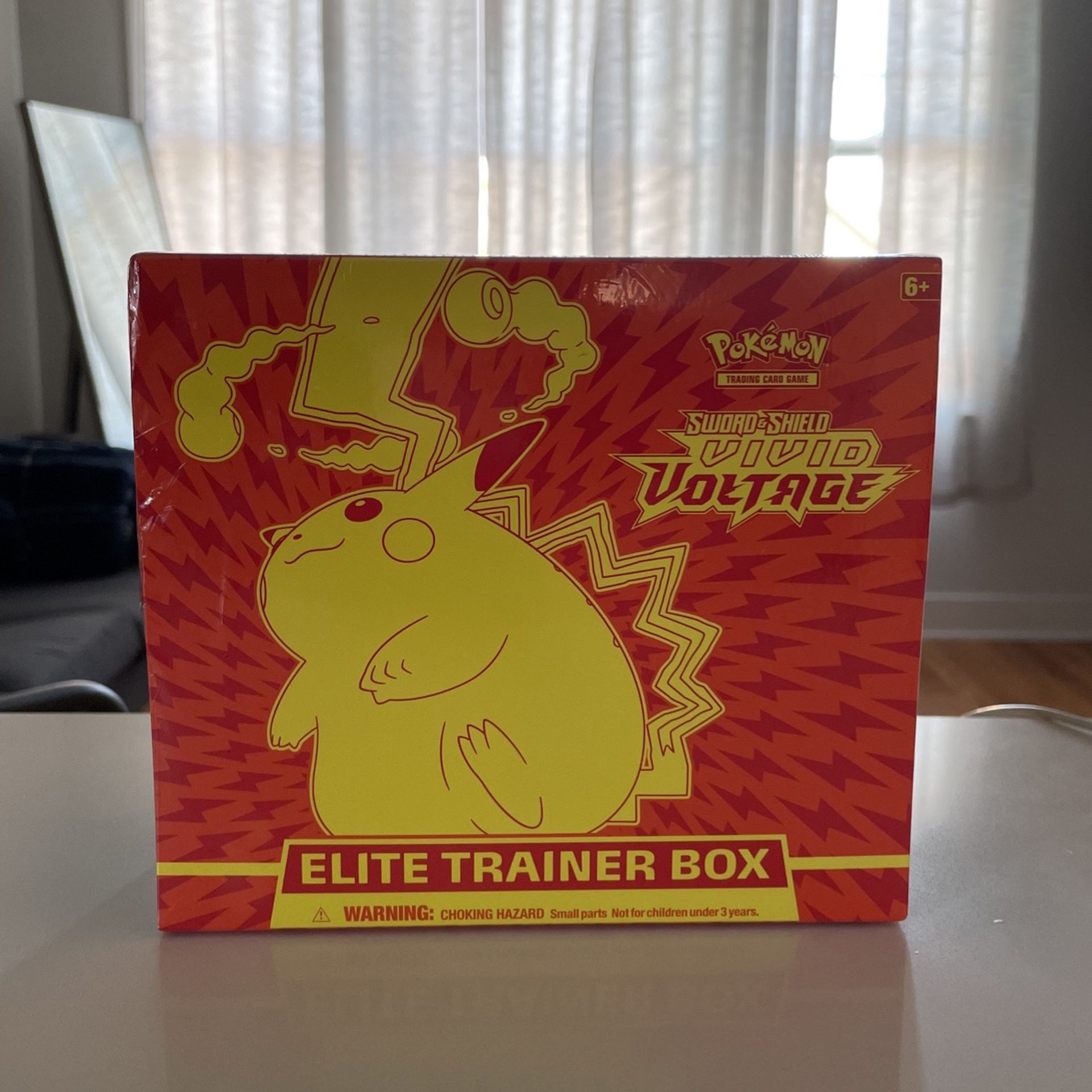 Vivid Voltage Elite Trainer Box - Sealed