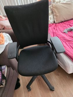 2 matching office chairs