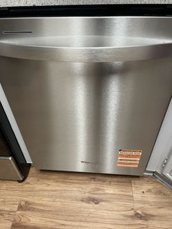 Whirlpool WDTA50SAKZ Dishwasher – Stainless Steel – Like New