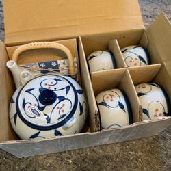 NEW Vintage Arita Japan Porcelain Tea Set: Tea pot &Four Tea Cups