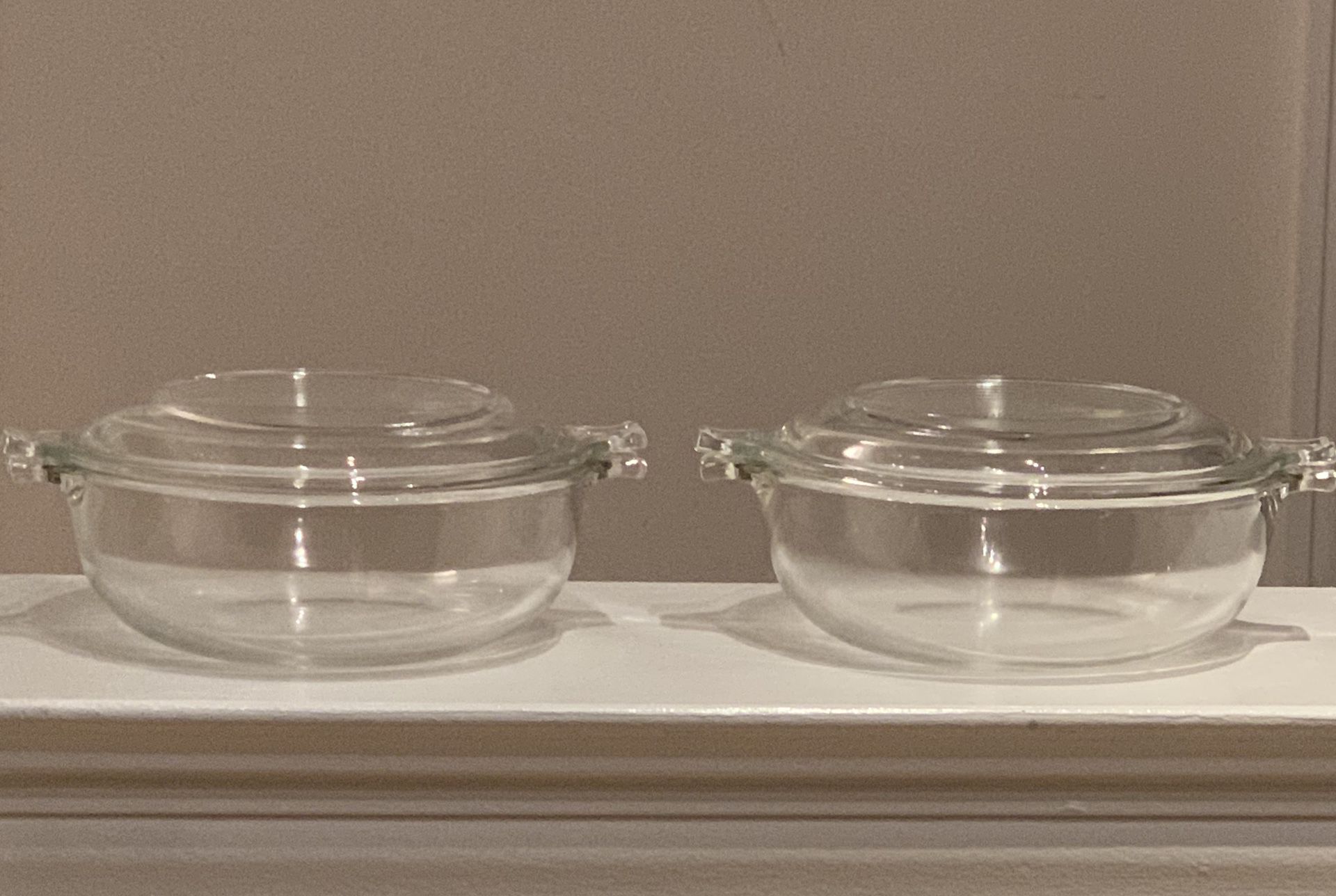2 Pyrex Glass Bowls with Lids—5.5”