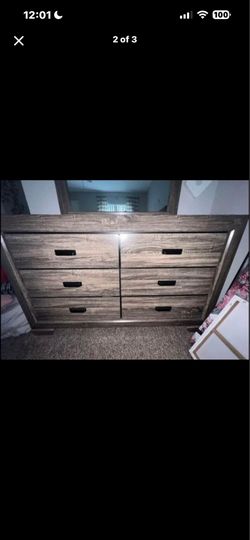DRESSER