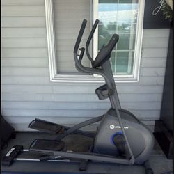 700$ Elliptical selling for 100$
