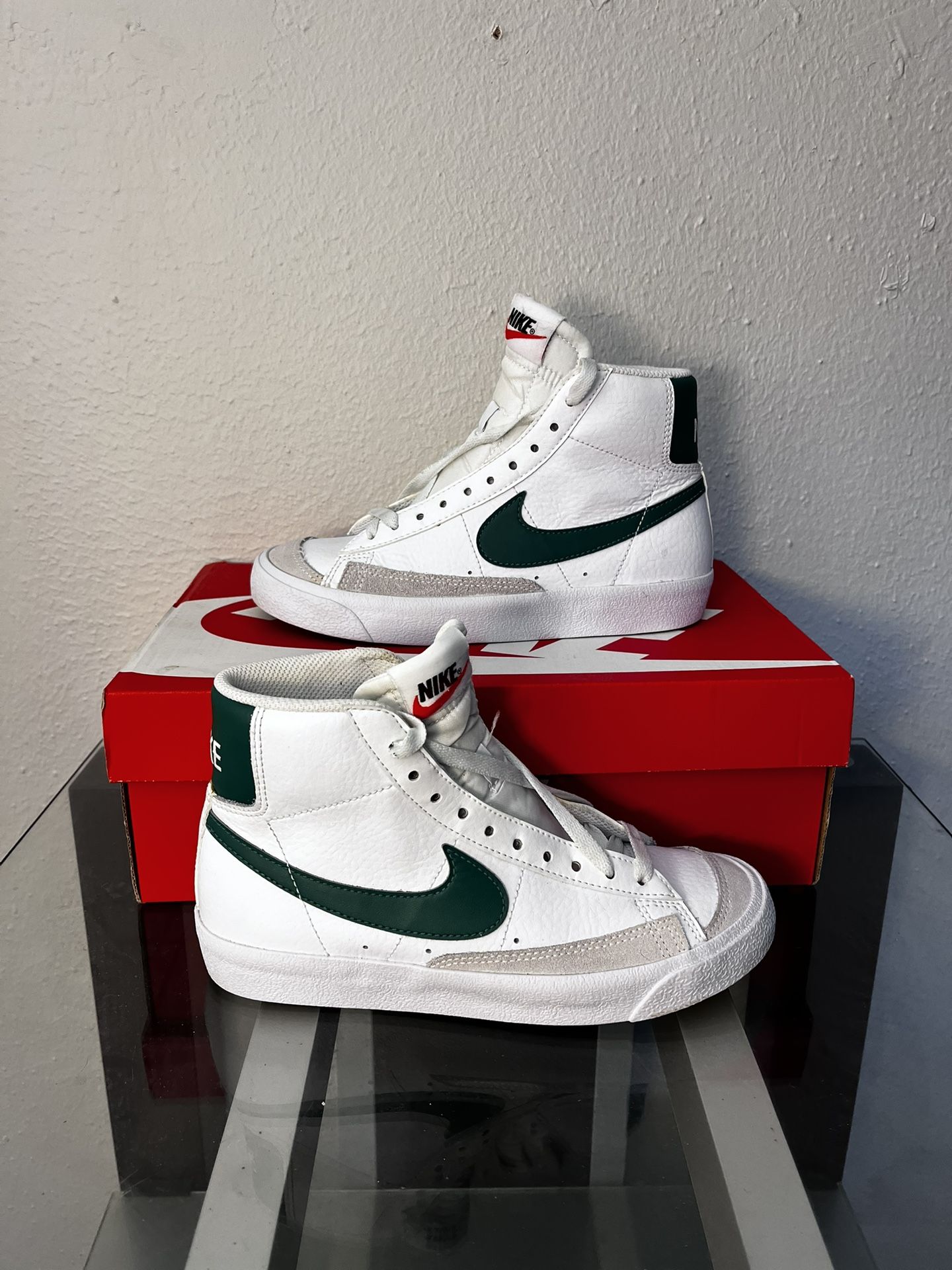 nike size: 11.5 adult