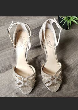 Badgley Mishika heels 8.5 beautiful elegant gold glitter stilettos.
