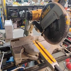 12in DeWalt Compound Miter Saw