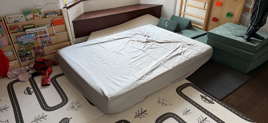 Queen size mattress like new