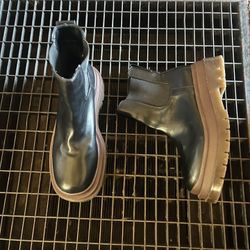 Boots Size 9