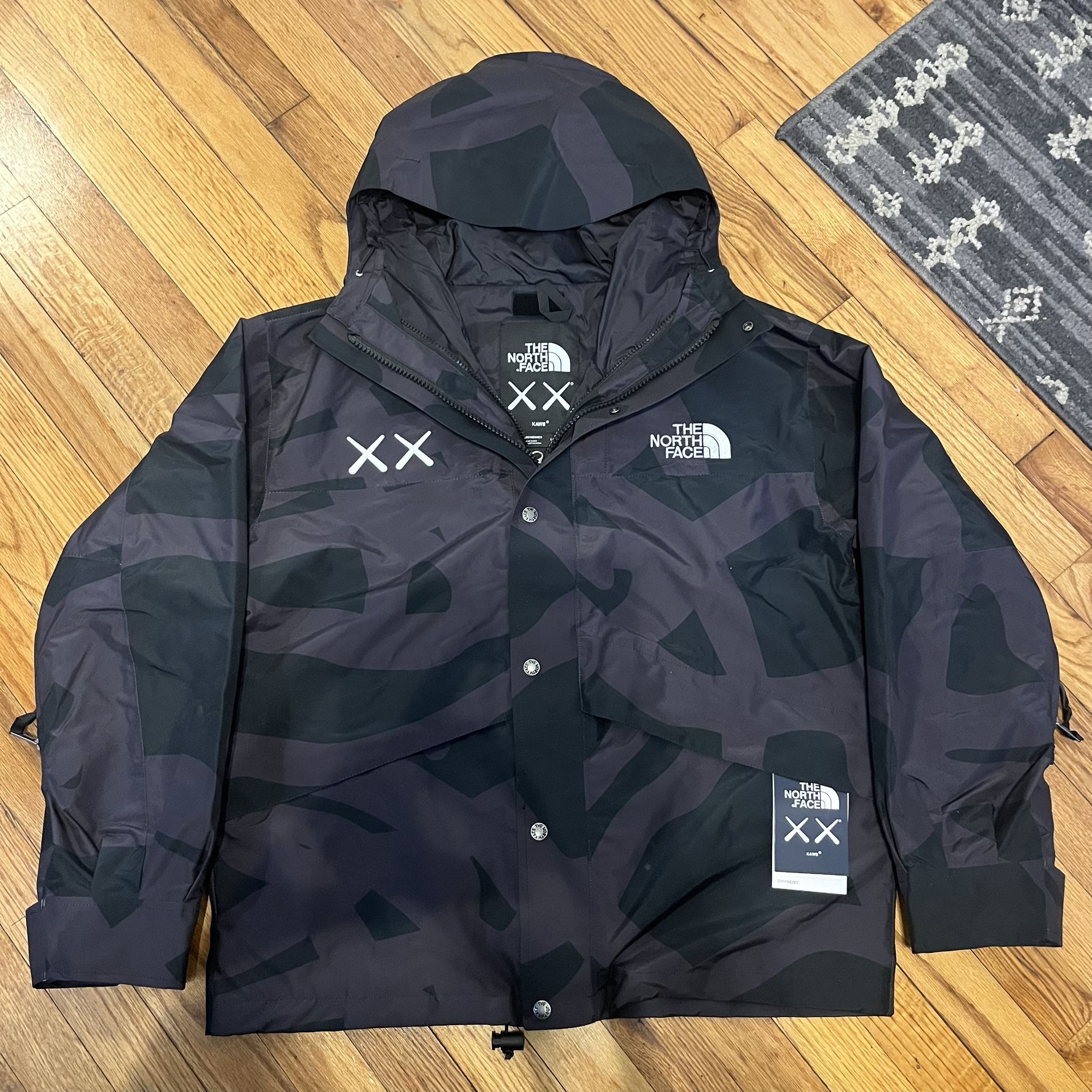 KAWS x the North Face 1986 Retro Mountain Jacket Size Small