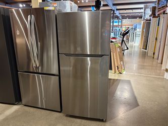 INSIGNIA Top-Freezer Refrigerator – Stainless Steel Model #NS-RTM18SS2