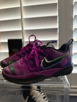 Basket ball shoes size 4Y