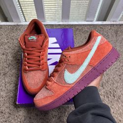 Nike SB Dunk Low Mystic Red Rosewood 