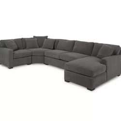 Beautiful Macys Sectional ( Delivery Available ) 