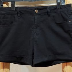 Forever 21 Black Stretchy Shorts 
Size Woman's 28 (size 6)