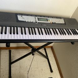 Yamaha Keyboard & Stand