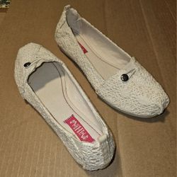 Cream Crochet Mad Love Flats, size 8.