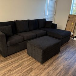 Brand New Black Sectionals With Free Ottoman 