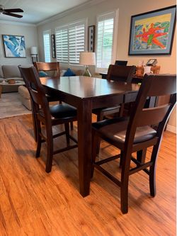 Strong, sturdy 5 piece dinette set