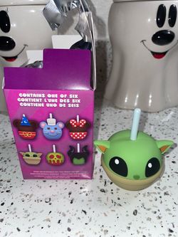 Baby yoda candy apple figure