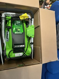 NEW 16inch Greenworks 40 V Cordless Lawnmower