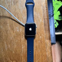 40 mm Apple Watch SE (GPS only)
