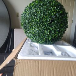 Green Artificial Topiary Decorative Balls