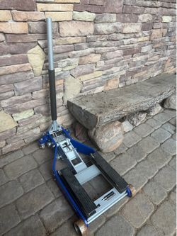 Motorcycle lift