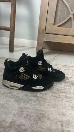 Jordan 4 white thunders