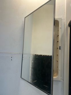 Bathroom medicine cabinet