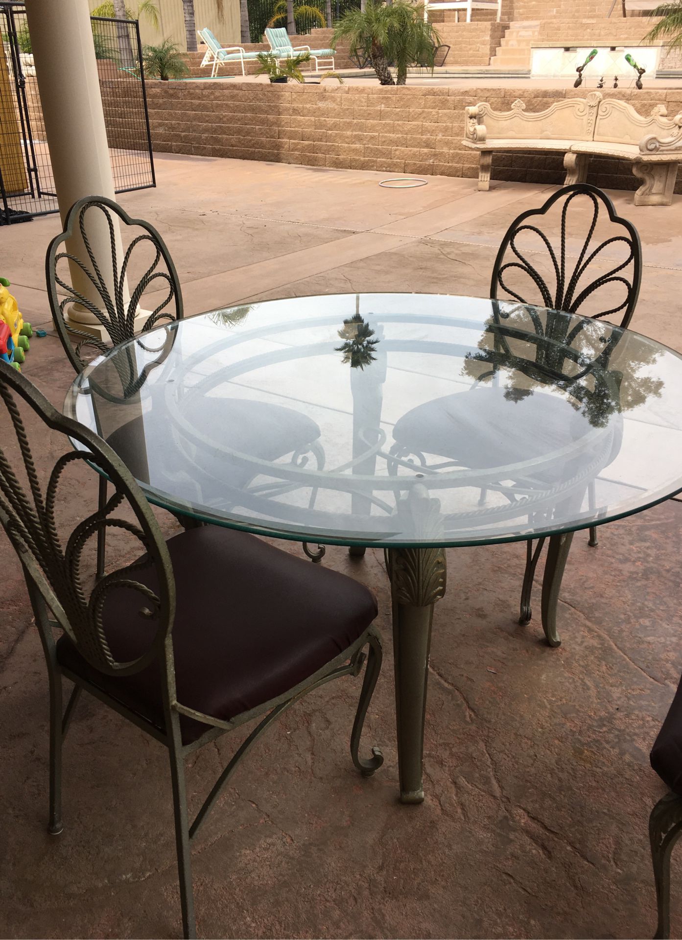 Champagne glass top Dinette table