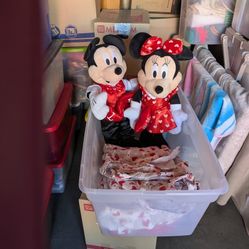 Beautiful 4 In Mickey And Minnie and Table Covers