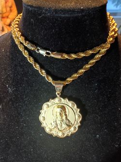 Large Mexican medallion silver on the inside gold plated on the outside was a large rope chain that's 14 karat gold plated 28 in Long