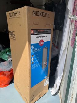 Brand new natural gas Water Heater they cost 800 in stores. I sell them all the time. My last one left I can drop it off $500 firm.