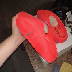 Nike Mind 001 red