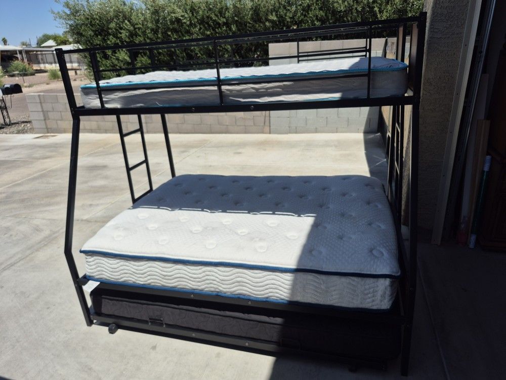Twin Over Full Bunk bed With Trundle// Metal Bed Frame ( Three Mattress Are Included)