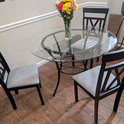 Glass Coffee/Dining Table with 3 Chairs – Great Condition