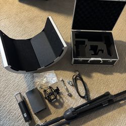 LA320 Studio Microphone + Case + Soundwall BRAND NEW!