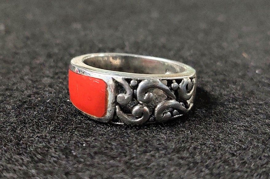 Sterling Silver 925 Southwestern Style Design Ring With Red Coral Sizze  6.5 Weighs  5 Grams Truly A Beautiful Piece. 