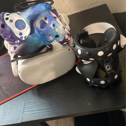Meta Oculus Quest 2 - With Accessories