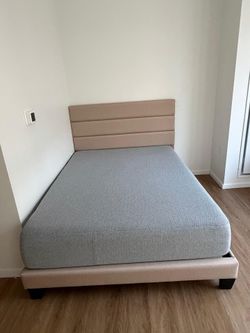 Full size mattress (CASPER)