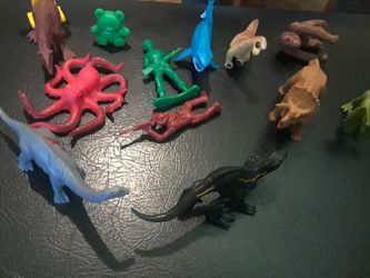 Small lot of dinasaurs and soldiers