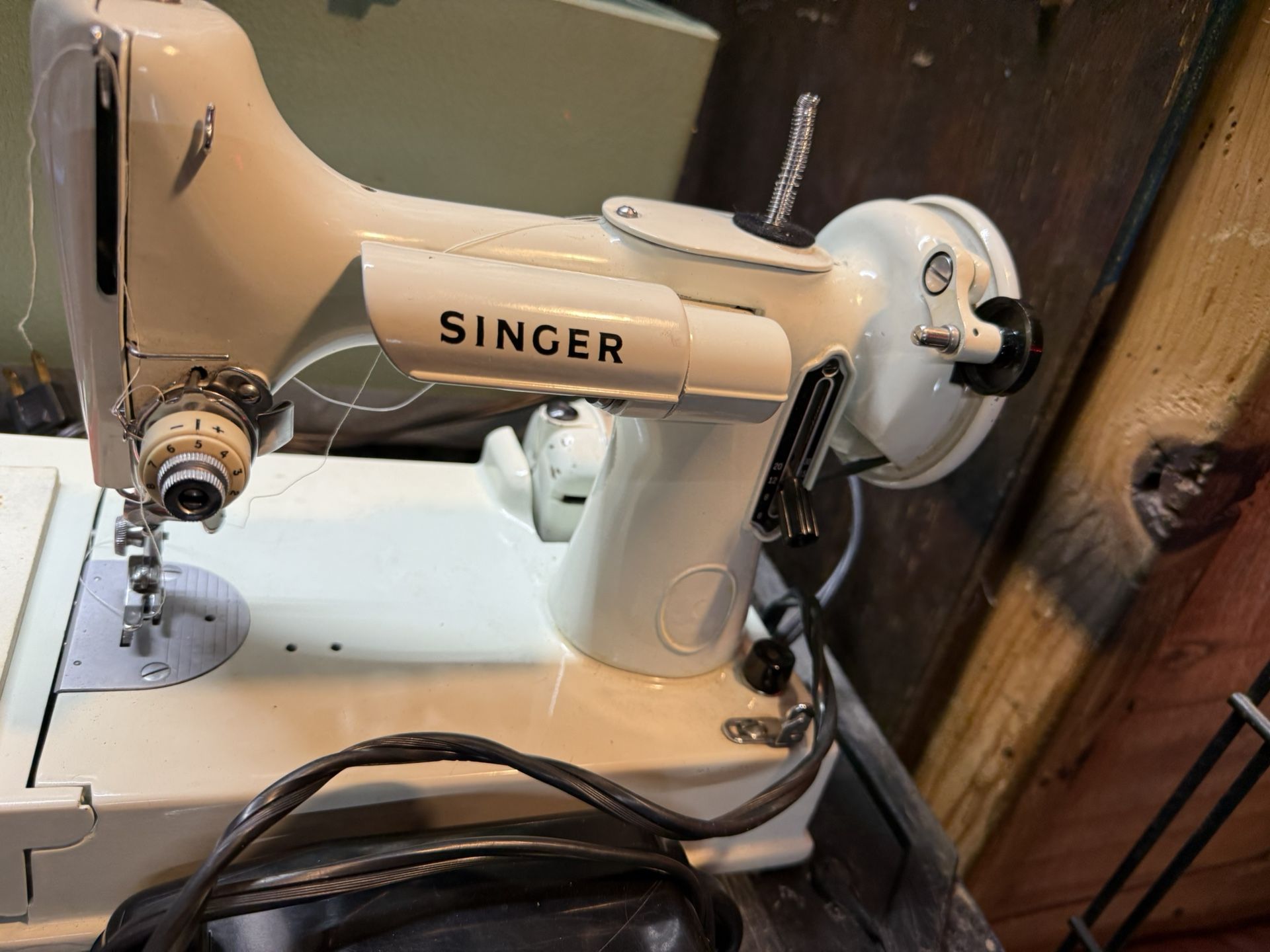 1964 singer featherweight 29K221 white with case