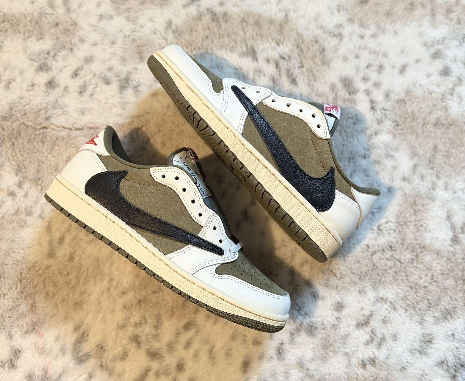 Jordan 1 Travis Scott Medium Olive