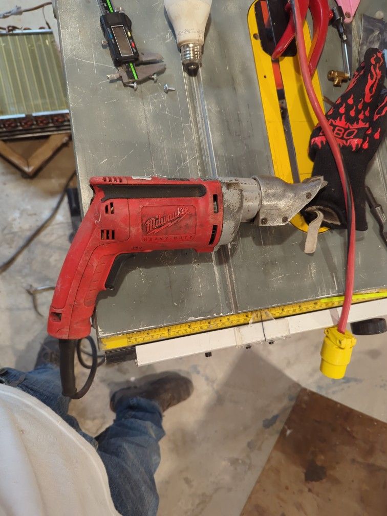 Milwaukee 18 Gauge Shear