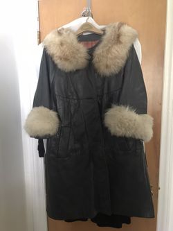 Vintage  1960/70 Size Large Leather Coat  With Fur Trim