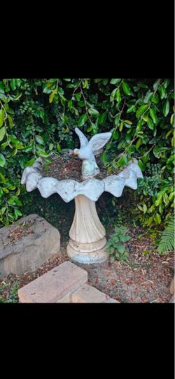 Bird bath / fountain