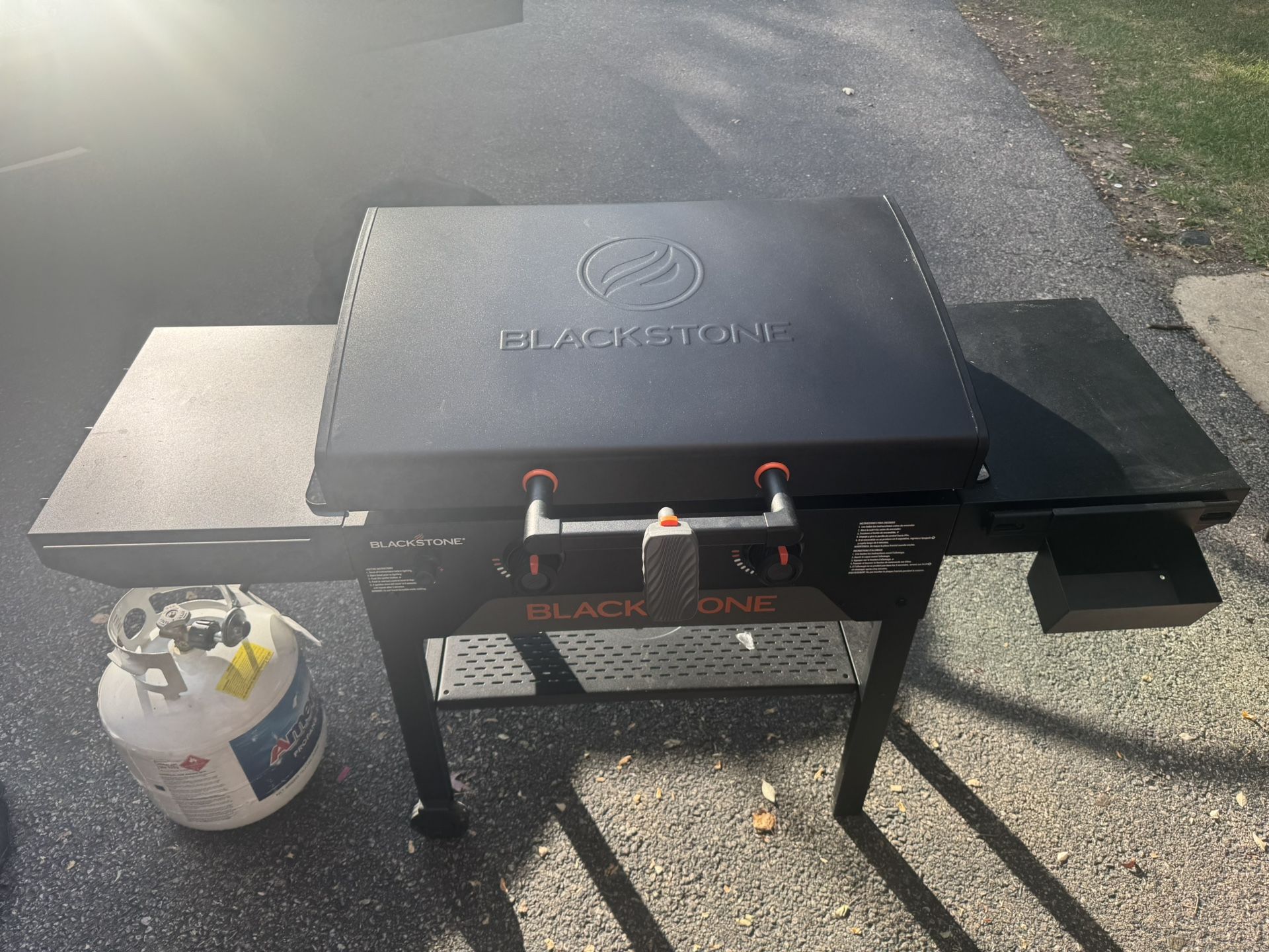 Blackstone 28 inch Griddle with hood and accessory rail system