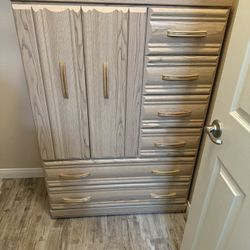 Dresser And Gentleman Chest 