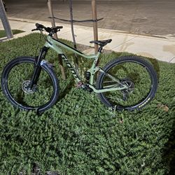 2020 Giant Stance Large (mtb) Mountain Bike 